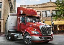 Tractoras International RH613 113 Hi-Rise Sleeper  International A26