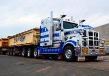 Tractoras Kenworth T909 28” Flat roof X15 8x6