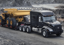 Tractoras Volvo Trucks VNX 400.527 8x4