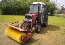Tractores - tracción 2 ruedas Massey Ferguson MF 354 S Plattform