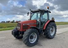 Tractores - tracción 4 ruedas Massey Ferguson MF 4245 Freisicht