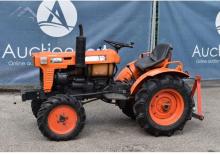 Tractores de uso municipal Kubota B7100