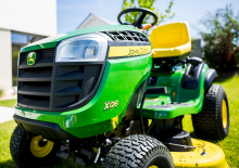 Cortacéspedes y tractores de jardín John Deere X126
