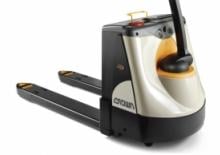 Transpaleta elec. de conductor acompañante Crown WP 3030