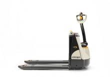 Transpaleta elec. de conductor acompañante Crown WP 3035
