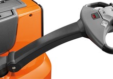 Transpaleta elec. de conductor acompañante BT LWE 140
