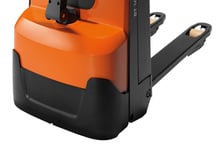 Transpaleta elec. de conductor acompañante BT LWE 200