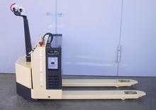 Transpaleta elec. de conductor acompañante Genkinger VH-WP 16 A