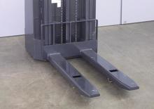 Transpaleta elec. de conductor acompañante Genkinger VH-WS 12.5/25