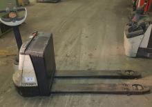Transpaleta elec. de conductor acompañante Crown WP 2320