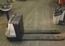 Transpaleta elec. de conductor acompañante Crown WP 2320