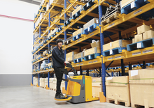 Transpaletas con plataforma elevadora Jungheinrich EJR 120n