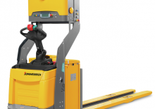Transpaletas con plataforma elevadora Jungheinrich ERE 225a 
